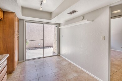 1828_s_river_dr_MLS_HID1113086_ROOM08kit