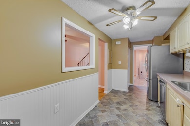 1029 Regina Dr, Halethorpe, MD 21227 - photo 7