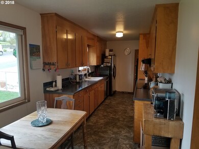 520 NW Gilliam Ave, Pendleton, OR 97801 - photo 7