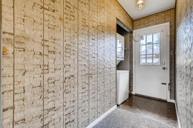 1185 Woodbrook Circle West-large-005-004