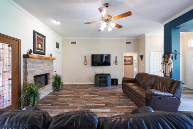 201 Chaparral Dr, Granbury, TX 76049 - photo 7