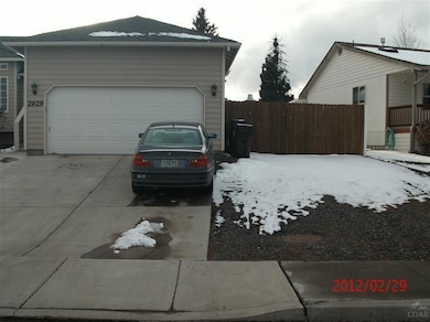 2929 SW Volcano Cir, Redmond, OR 97756 - photo 2