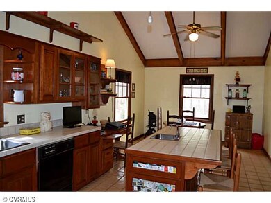 Kitchen - Huge Eat-in Kitchen features island w/ve