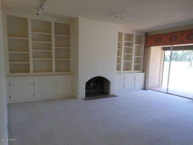 Living Room/Fireplace