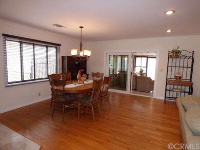 LARGE DINING AREA