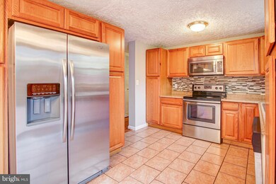 5907 Aplomado Dr, Burke, VA 22015 - photo 5