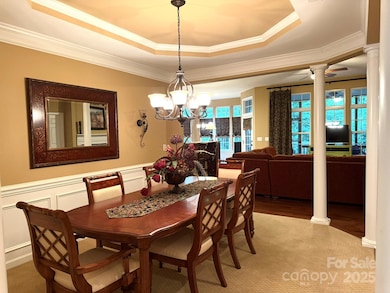 Dining Rm w/Trey Ceiling