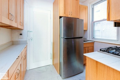 27 W 55th St unit 44, New York, NY 10019 - photo 2