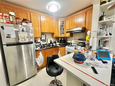 104-48 37th Dr unit 3A, Corona, NY 11368 - photo 5