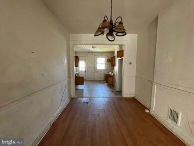 605 Glenolden Ave, Baltimore, MD 21216 - photo 5