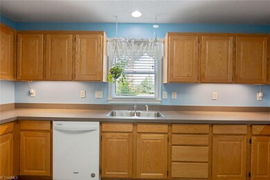 619 Hidden Creek Cir, Salisbury, NC 28147 - photo 4