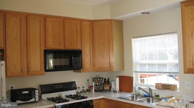 13106 Rosebay Dr, Germantown, MD 20874 - photo 3