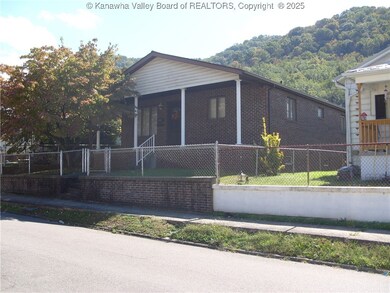 717 4th Ave, Montgomery, WV 25136 - photo 4