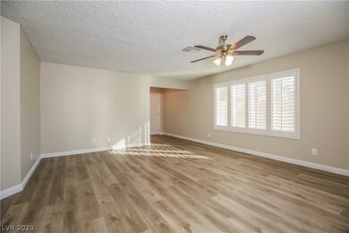 9601 Intercoastal Dr, Las Vegas, NV 89117 - photo 5