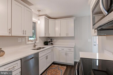 1337 S Queen St, Palmyra, PA 17078 - photo 2