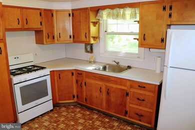 3137 Mckently St, Reading, PA 19605 - photo 6