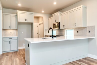 20832 SE Denver Dr, Bend, OR 97702 - photo 3