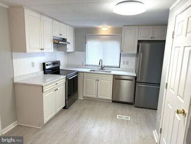 1501 Flanders Ln unit TRLR J, Harwood, MD 20776 - photo 3
