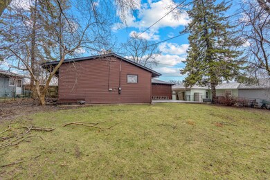 530 Waco Ln, Carpentersville, IL 60110 - photo 3