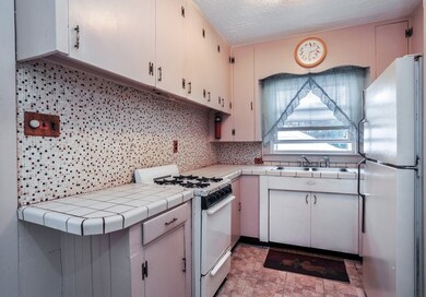 37 Howard St, North Dartmouth, MA 02747 - photo 4