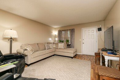 1923 S Village Ln, Bolivar, MO 65613 - photo 5