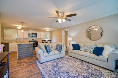 118 Poteat St, Moore, SC 29369 - photo 2