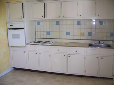 925 Apt 3 N Webster Ave, Scranton, PA 18510 - photo 3