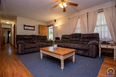 3028 SW Arnold Ave, Topeka, KS 66614 - photo 3