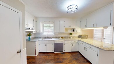 576 W Inez Rd, Dothan, AL 36301 - photo 7