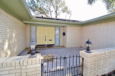 1610 Alexander Dr, Waxahachie, TX 75165 - photo 3