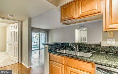 3305 Wyndham Cir unit 156, Alexandria, VA 22302 - photo 4