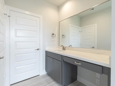 2808 Grand Fountains Dr unit D, Houston, TX 77054 - photo 6