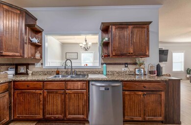 2502 Hickoryridge Dr, Phenix City, AL 36870 - photo 6