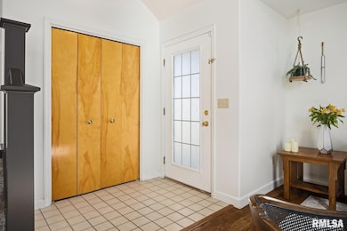 5301 N Castleberry Dr, Peoria, IL 61615 - photo 4