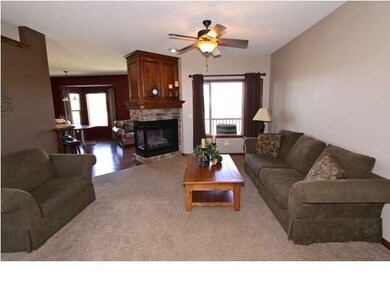 LIVING AREA SHARING TWO-WAY GAS FIREPLACE WITH HEA