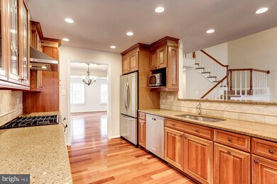 10 Bloomingdale Ct, Rockville, MD 20852 - photo 5