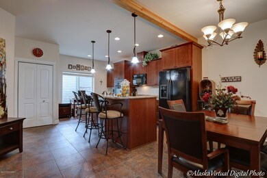 Breakfast Bar & Dining Area
