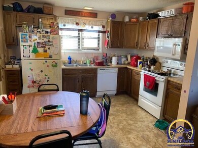 6801 SW Crestwood Dr, Topeka, KS 66619 - photo 2