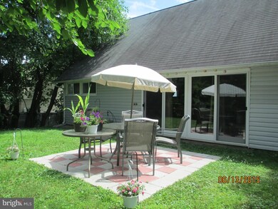 48 Aspen Ln, Levittown, PA 19055 - photo 3