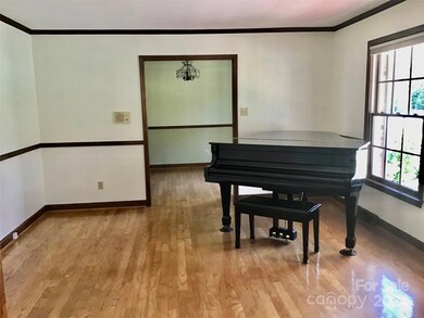 303 Brookmeade Dr, Statesville, NC 28625 - photo 4