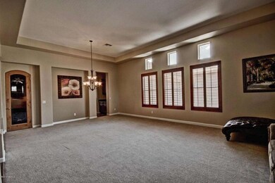 HUGE livingroom dinning room