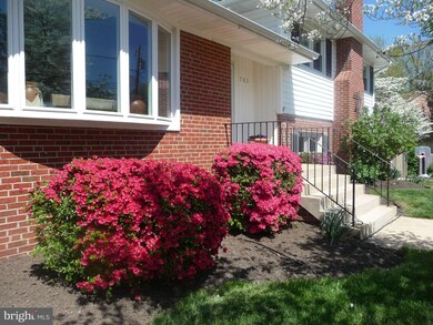 703 Skyline Ct NE, Vienna, VA 22180 - photo 4