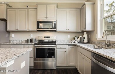 9208 Tamarack Grove Ln, Louisville, KY 40291 - photo 7