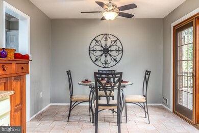 9218 Santayana Dr, Fairfax, VA 22031 - photo 7