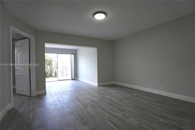 14104 Glenmoor Dr unit 14104, West Palm Beach, FL 33409 - photo 2