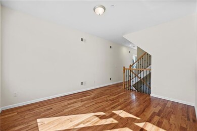 91 Robin Rd, Staten Island, NY 10305 - photo 4