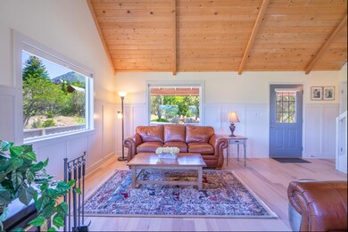 822 Hillside Dr-036