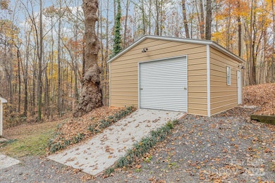 909 Woodland Forest Dr, Waxhaw, NC 28173 - photo 4