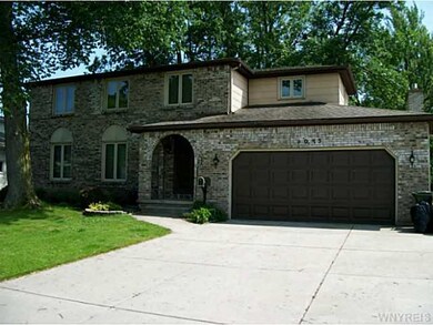 1075 Bowen Dr E, North Tonawanda, NY 14120 - photo 3