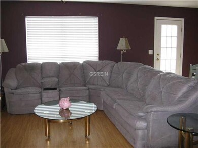Living Room. Spacious with beautiful Decorator col